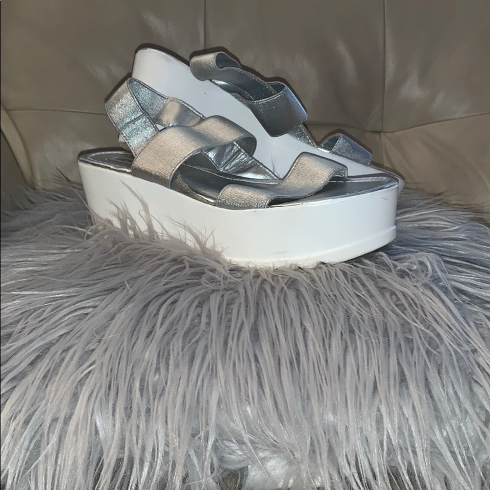 Steve Madden sandals. 🌸ALL OFFERS WELCOME🌸